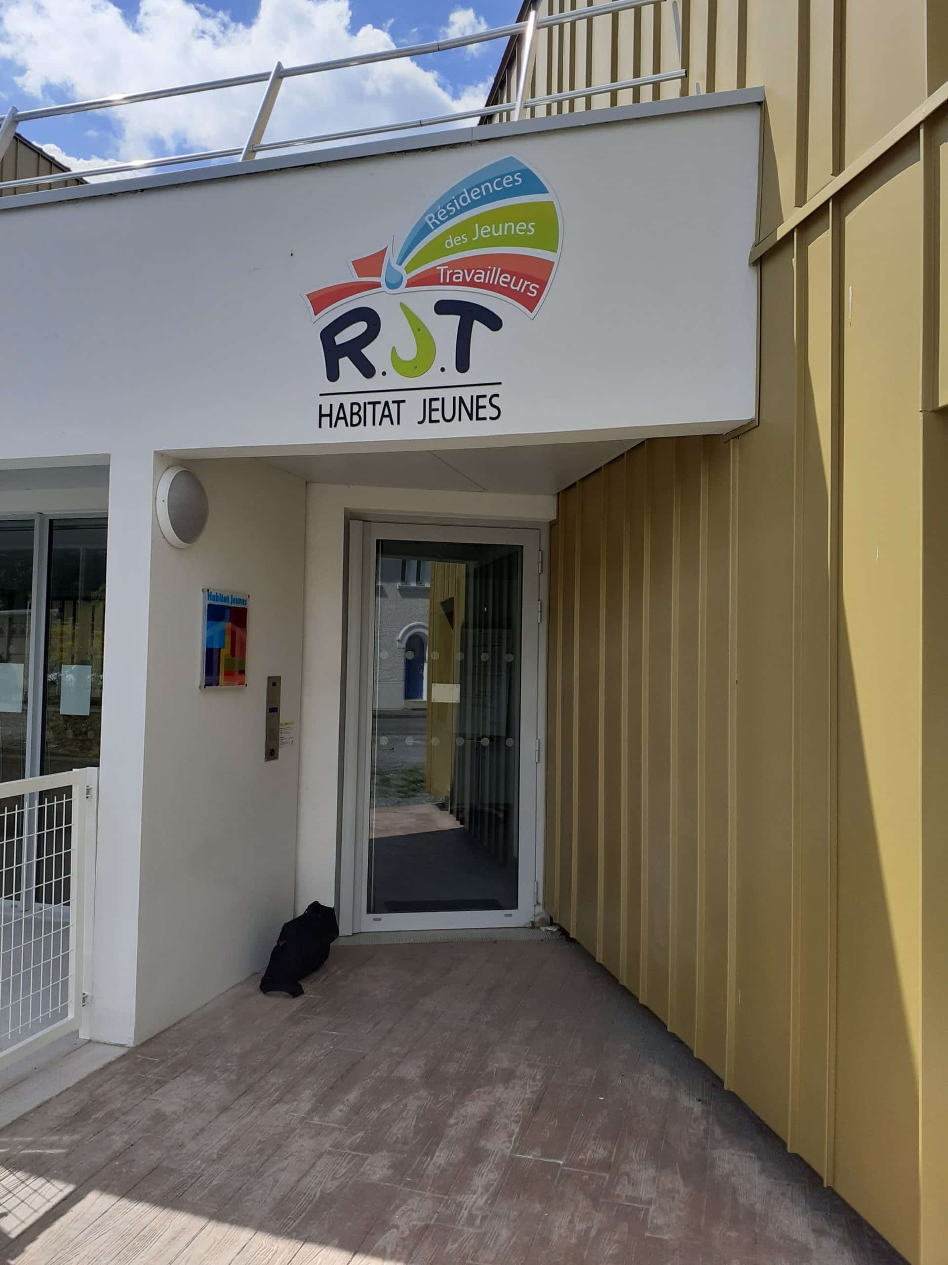 Entrée des résidences pour jeunes travailleurs.